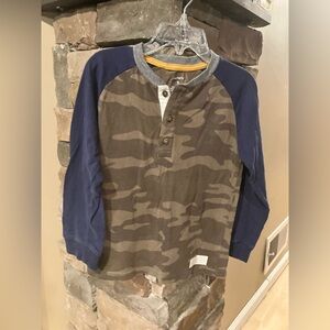 Boy’s Carter’s raglan camo shirt size 5